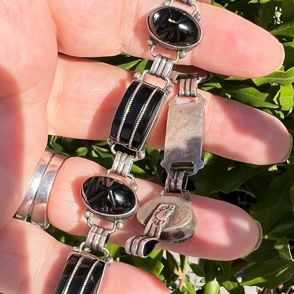 VINTAGE LARGE CARVED BLACK ONYX 925 STERLING SILVER HEAVY WELL MADE VERY UNIQUE